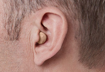 Aparelhos auditivos sob medida e o futuro do design discreto