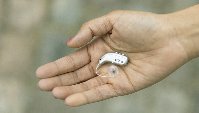 Como a Inteligência Artificial transforma os aparelhos auditivos modernos