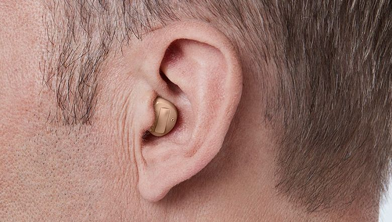 Aparelhos auditivos sob medida e o futuro do design discreto