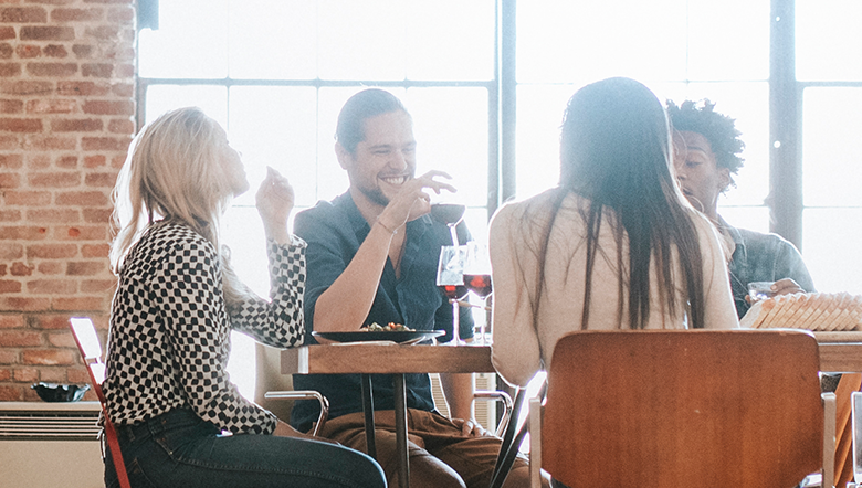 Ouvir bem é se conectar melhor: como a audição fortalece seus relacionamentos